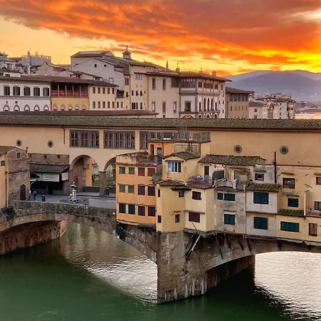 Ponte Vecchio View Luxury Apartment-3
